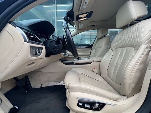 Used 2016 BMW 740i image 16
