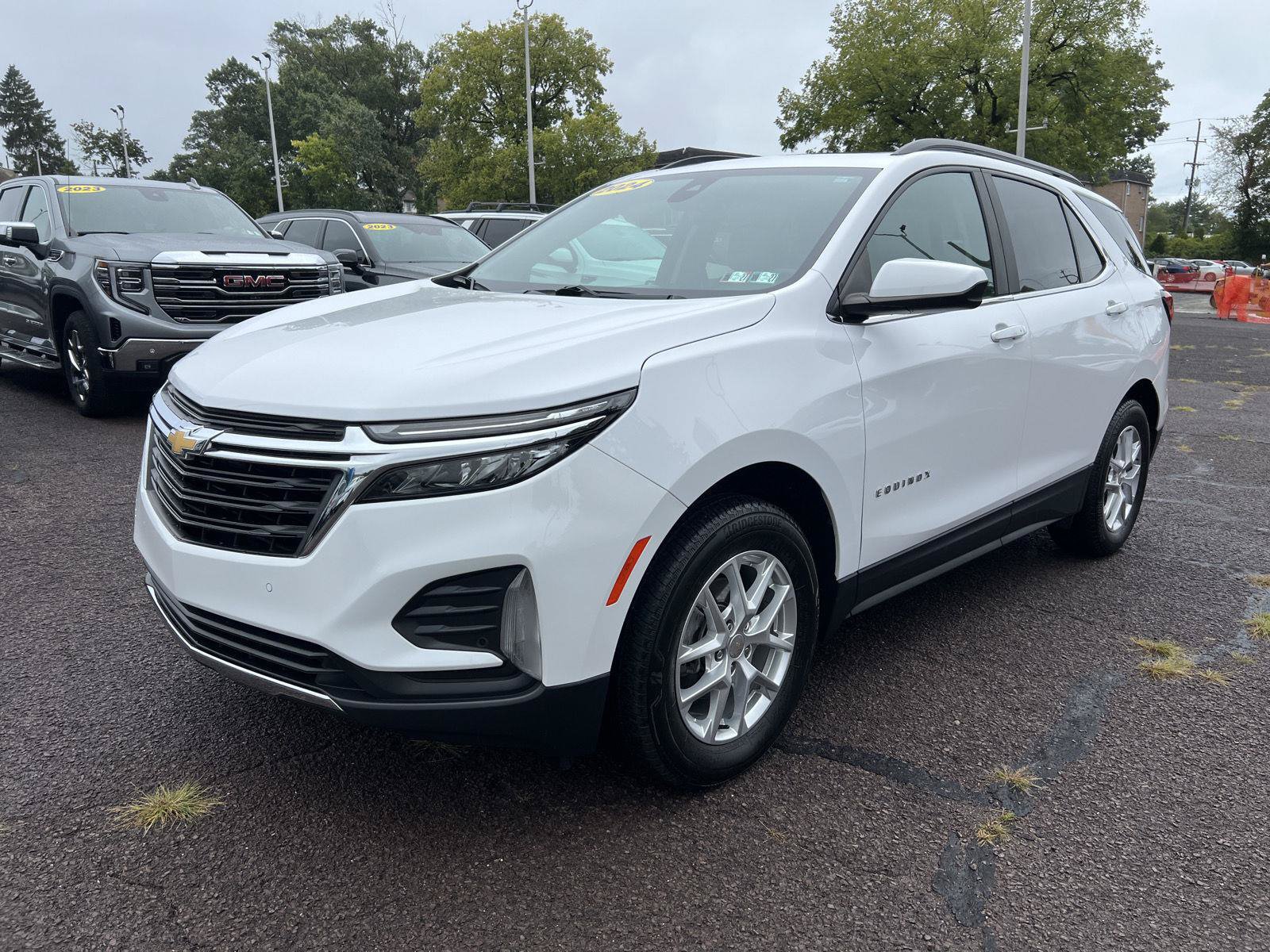 Used 2024 Chevrolet Equinox LT AWD/4WD image 3