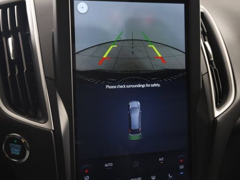 Used 2024 Ford Edge SEL w/ Convenience Package image 9