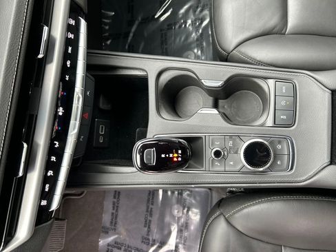 Used 2025 Cadillac XT4 Premium Luxury image 18