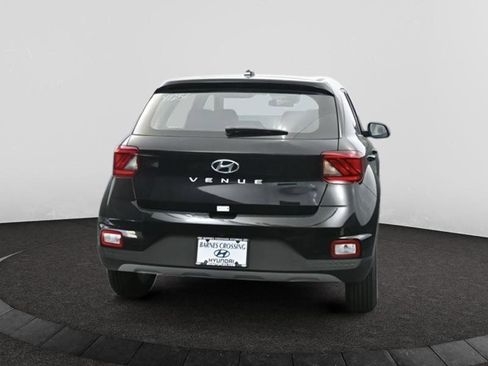 Used 2025 Hyundai Venue SE image 6