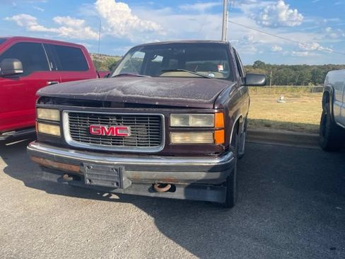 Used 1996 GMC Yukon 4WD 4-Door image 2