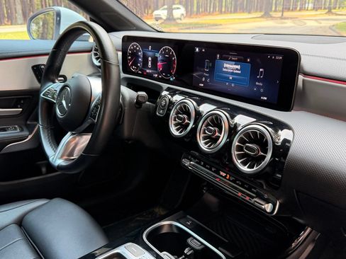Used 2025 Mercedes-Benz CLA 250 image 18
