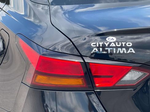 Used 2022 Nissan Altima 2.5 SR FWD image 14