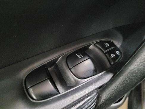 Used 2016 Nissan Rogue SV AWD/4WD image 27