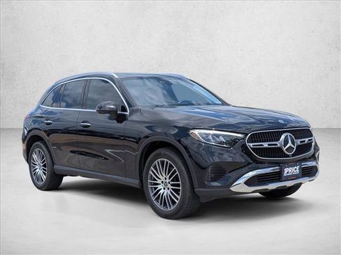 Used 2024 Mercedes-Benz GLC 300 4MATIC image 3