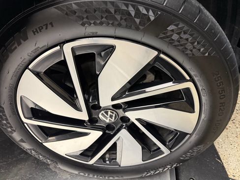 Used 2024 Volkswagen Atlas SEL image 34