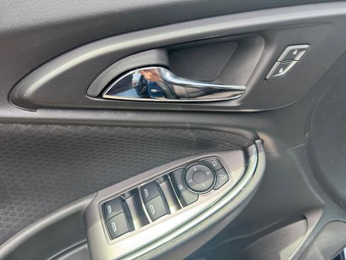 Used 2020 Chevrolet Malibu LT FWD image 17
