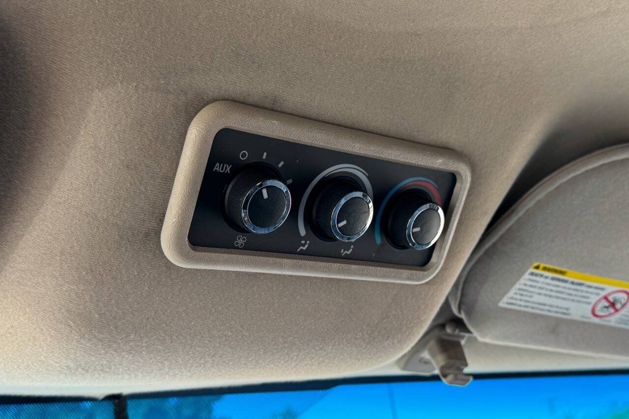 Used 2018 Chevrolet Express 2500 LS w/ Driver Convenience Package RWD image 25