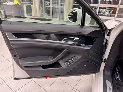 Used 2012 Porsche Panamera 4 image 9