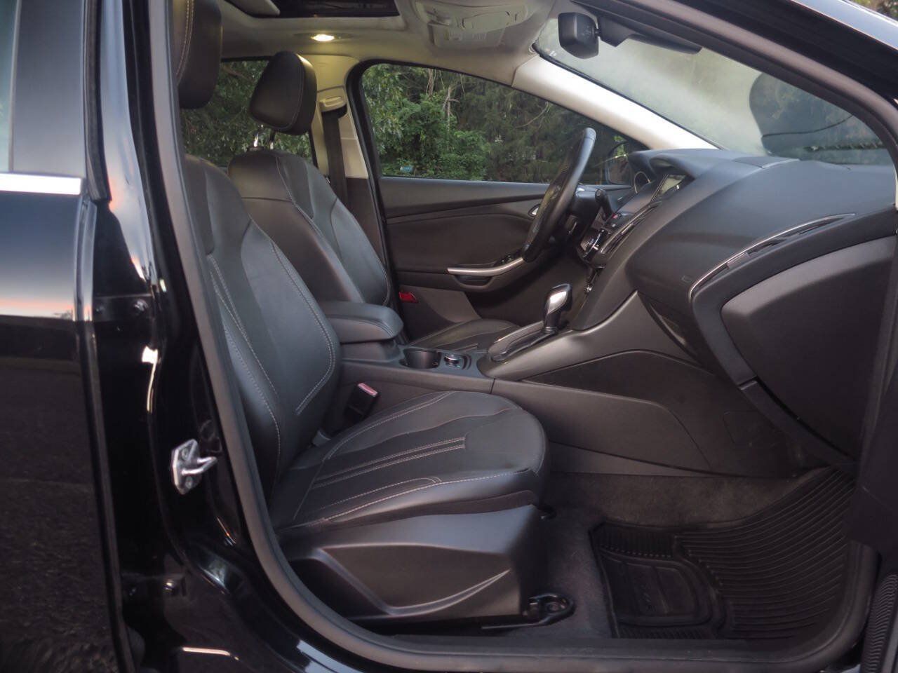 Used 2012 Ford Focus Titanium FWD image 19