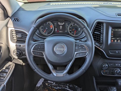 Used 2019 Jeep Cherokee Latitude Plus image 27