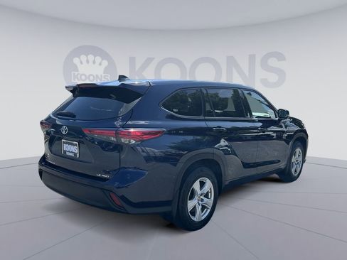 Used 2022 Toyota Highlander LE AWD/4WD image 7