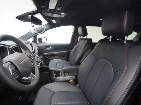 New 2027 Chrysler Pacifica Select AWD/4WD image 32