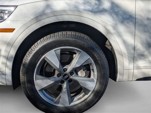 Used 2020 Audi Q5 Premium image 9