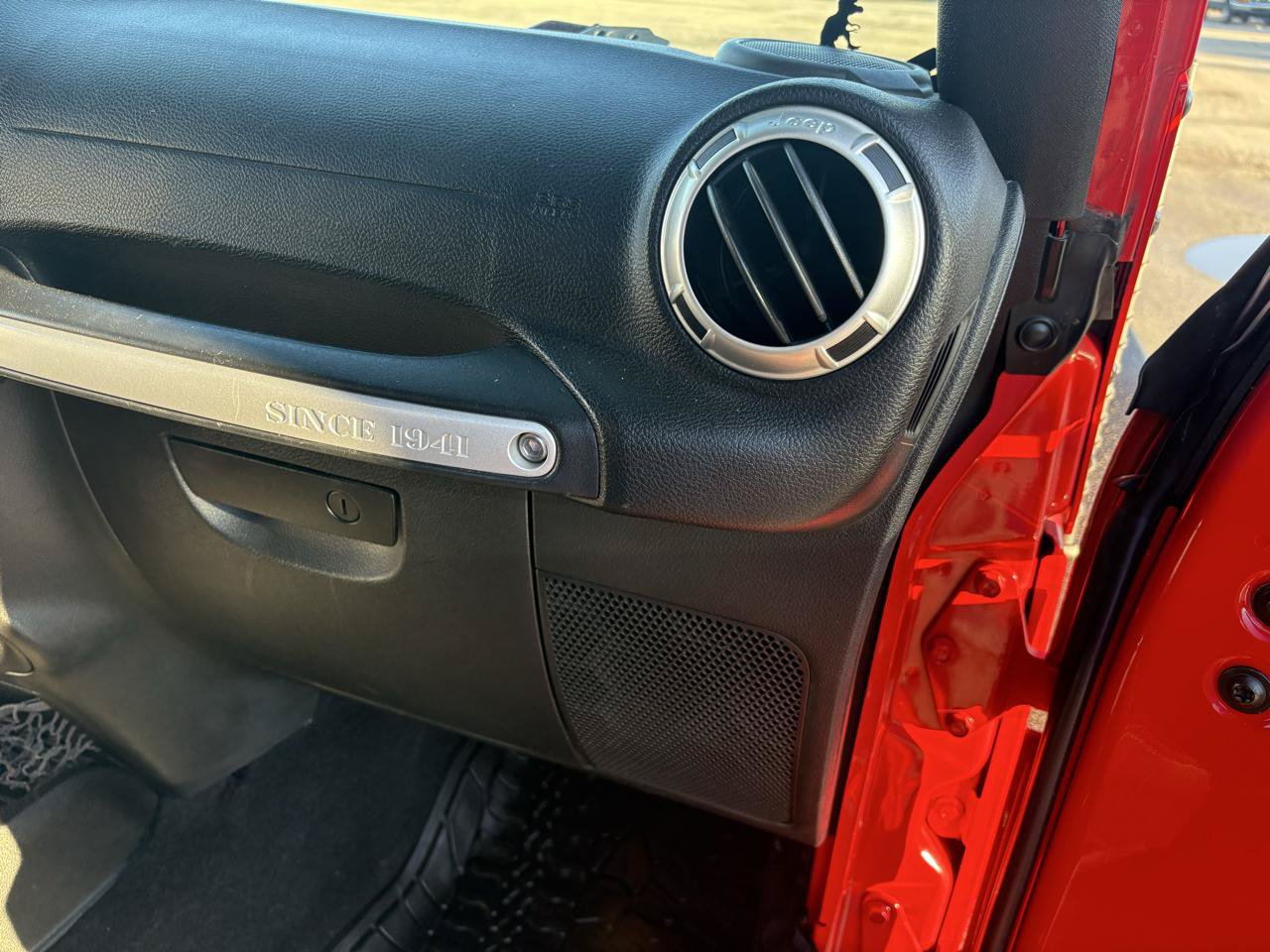 Used 2017 Jeep Wrangler Unlimited Sahara w/ Trailer Tow Group AWD/4WD image 41