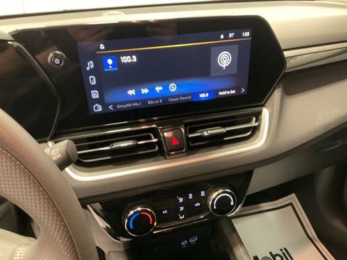 Used 2025 Chevrolet TrailBlazer LT image 4