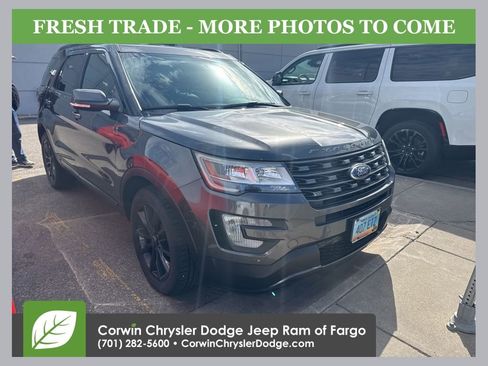 Used 2017 Ford Explorer XLT w/ Equipment Group 202A AWD/4WD image 1