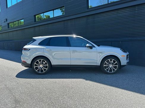 Certified 2026 Porsche Cayenne E-Hybrid AWD/4WD image 11