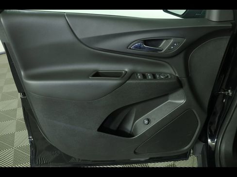 Used 2023 Chevrolet Equinox LT image 19