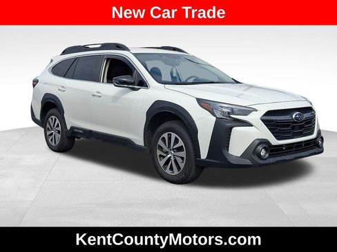 Used 2023 Subaru Outback Premium image 1