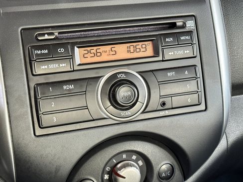 Used 2013 Nissan Versa SV image 18