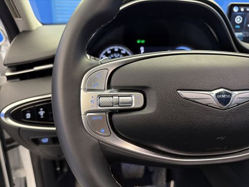 Used 2023 Genesis GV70 2.5T w/ Select Package image 17