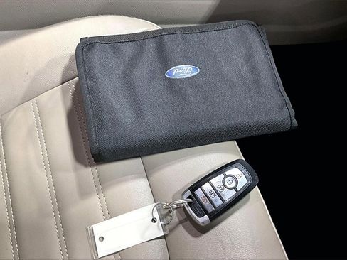 Used 2017 Ford Fusion SE w/ Fusion SE Technology Package image 33