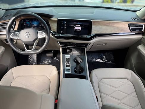 Used 2024 Volkswagen Atlas SE image 42