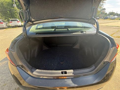 Used 2018 Toyota Corolla LE FWD image 32