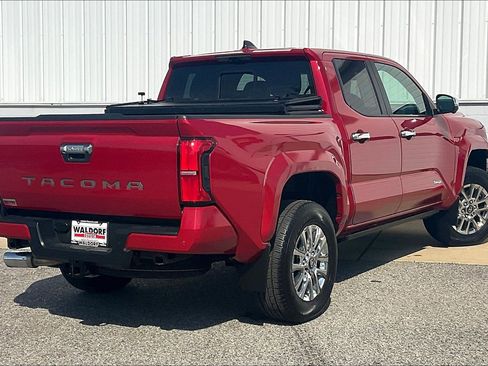 Used 2025 Toyota Tacoma Limited image 17