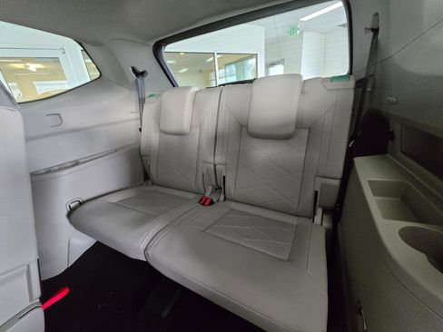 New 2024 Volkswagen Atlas SE image 25