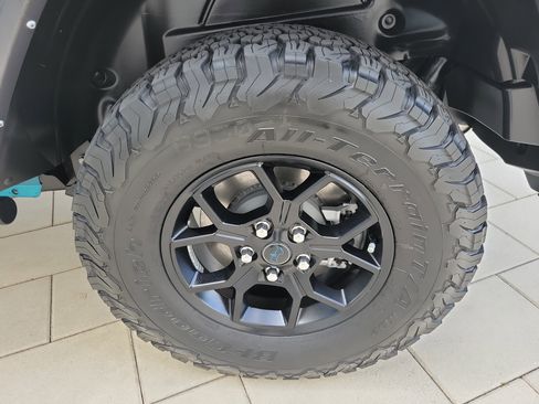 Used 2024 Jeep Wrangler Unlimited AWD/4WD image 28