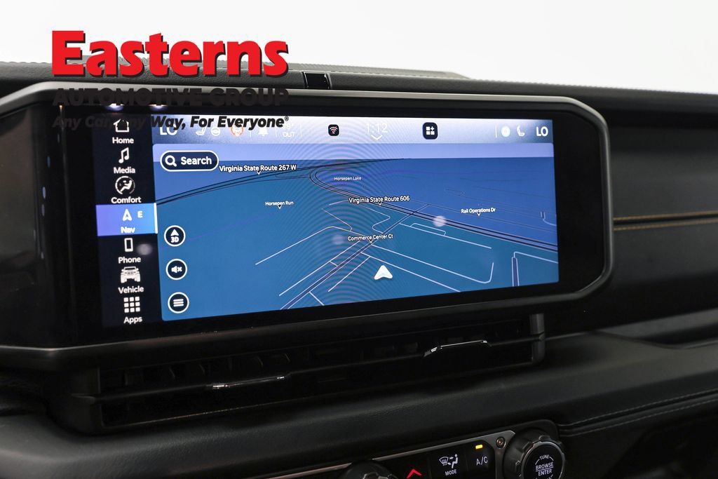 Used 2024 Jeep Wrangler Unlimited Sahara w/ Technology Group AWD/4WD image 19