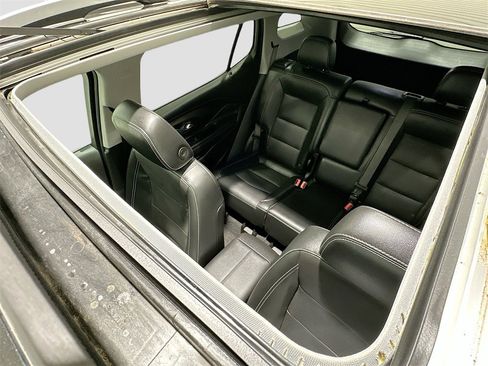 Used 2023 GMC Terrain SLT image 22