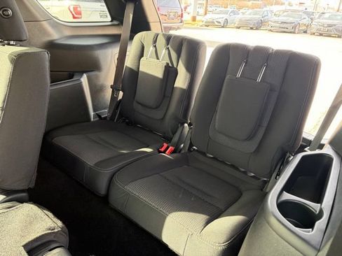 Used 2019 Ford Explorer XLT w/ Equipment Group 201A AWD/4WD image 33