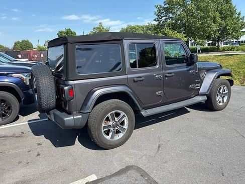 Used 2018 Jeep Wrangler Unlimited Sahara AWD/4WD image 8