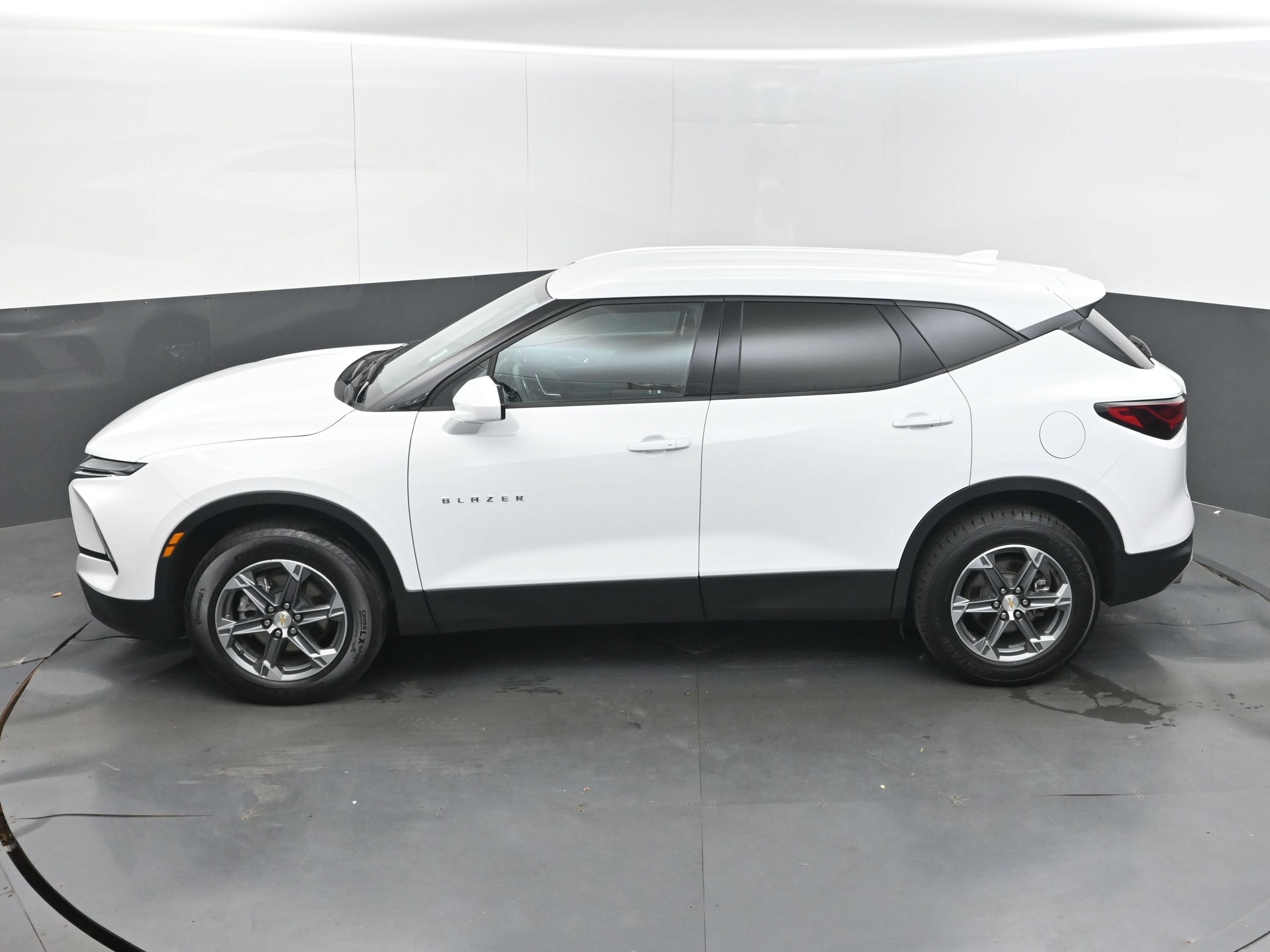 Used 2025 Chevrolet Blazer LT FWD image 34