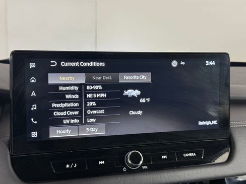 Used 2025 Mitsubishi Outlander AWD image 38