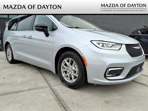 Used 2024 Chrysler Pacifica Touring-L FWD image 1