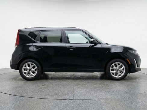 Used 2025 Kia Soul LX w/ LX Technology Package image 11