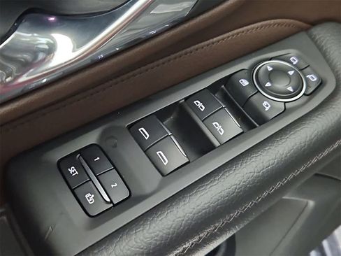 Used 2021 GMC Yukon Denali w/ Denali Premium Package image 17