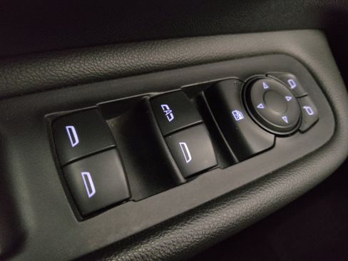 Used 2023 GMC Terrain SLE image 27