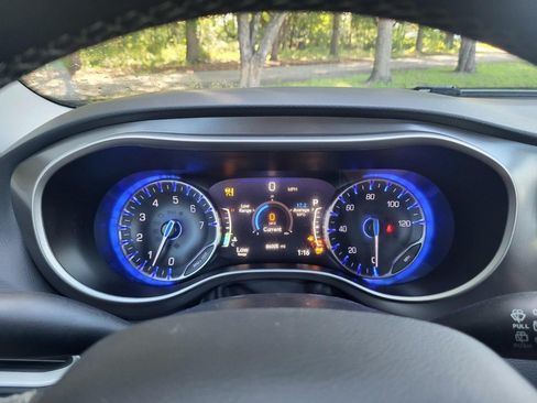 Used 2023 Chrysler Pacifica Touring-L FWD image 22