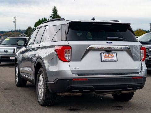 Used 2022 Ford Explorer XLT image 12