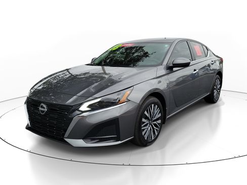 Certified 2023 Nissan Altima 2.5 SV AWD/4WD image 3