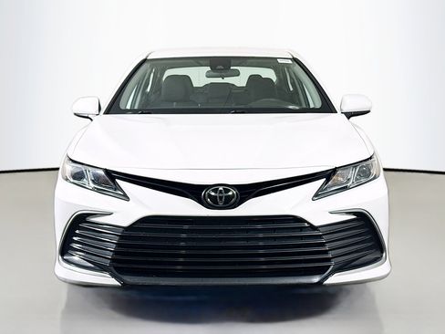 Used 2022 Toyota Camry LE image 2
