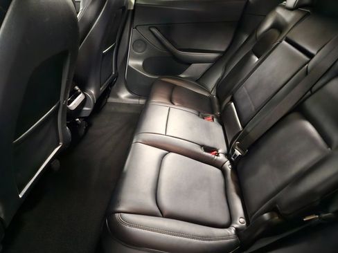 Used 2021 Tesla Model Y Long Range image 17