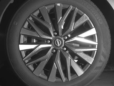 Used 2025 Nissan Altima 2.5 SV FWD image 12