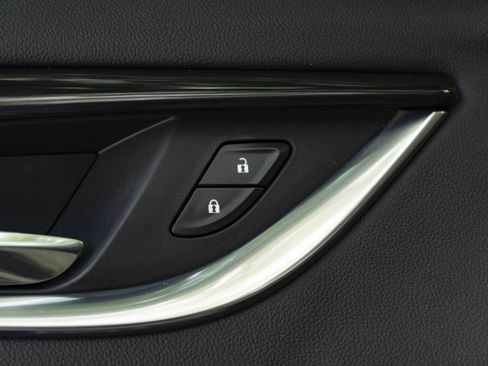 Used 2019 Buick Enclave Essence FWD image 37